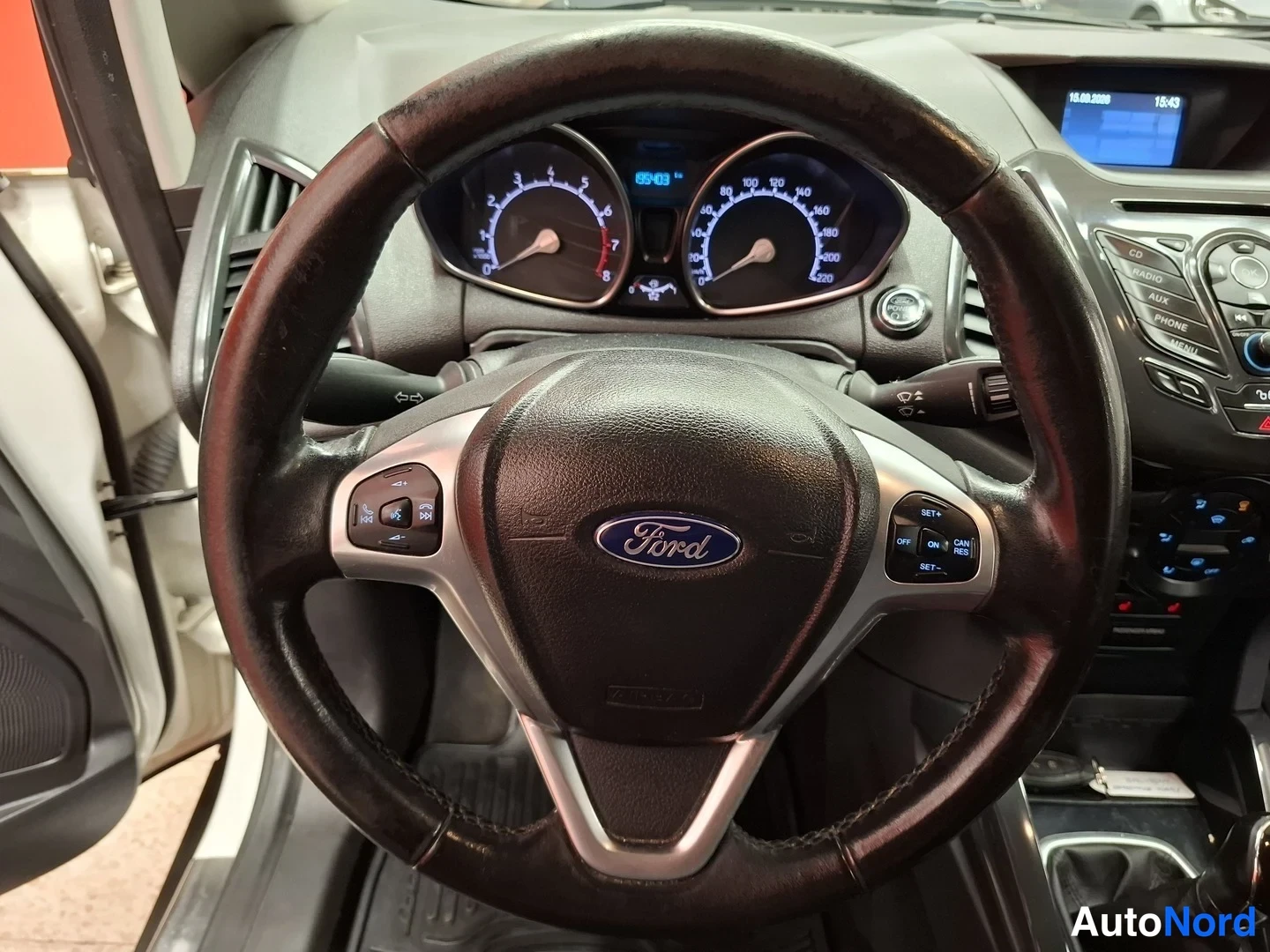 White Ford EcoSport 2017, front three-quarter, photo 5