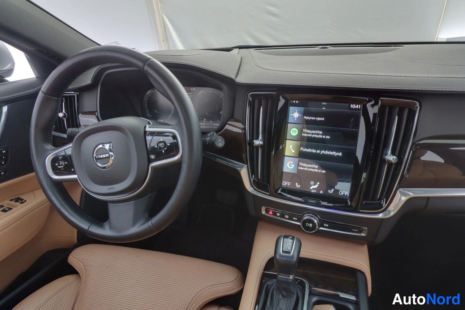 Hopea Volvo V90 2016, ohjaamo, kuva 8