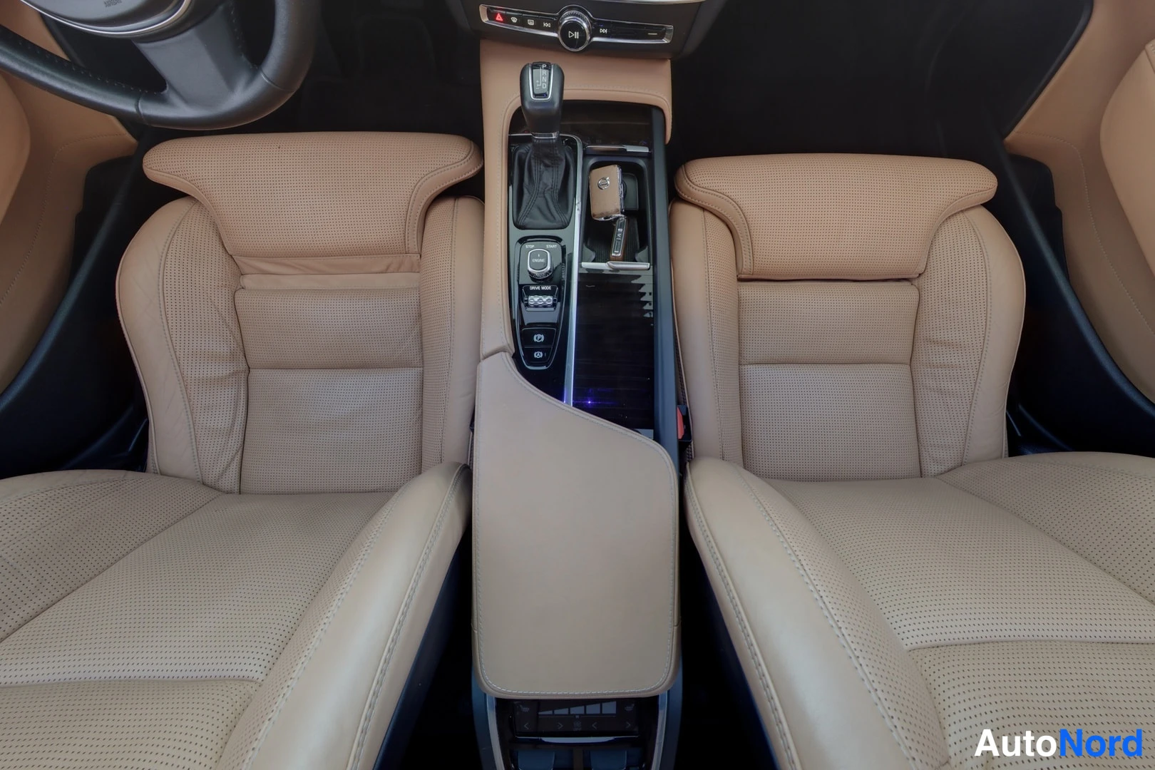 Hopea Volvo V90 2016, etuistuimet, kuva 16