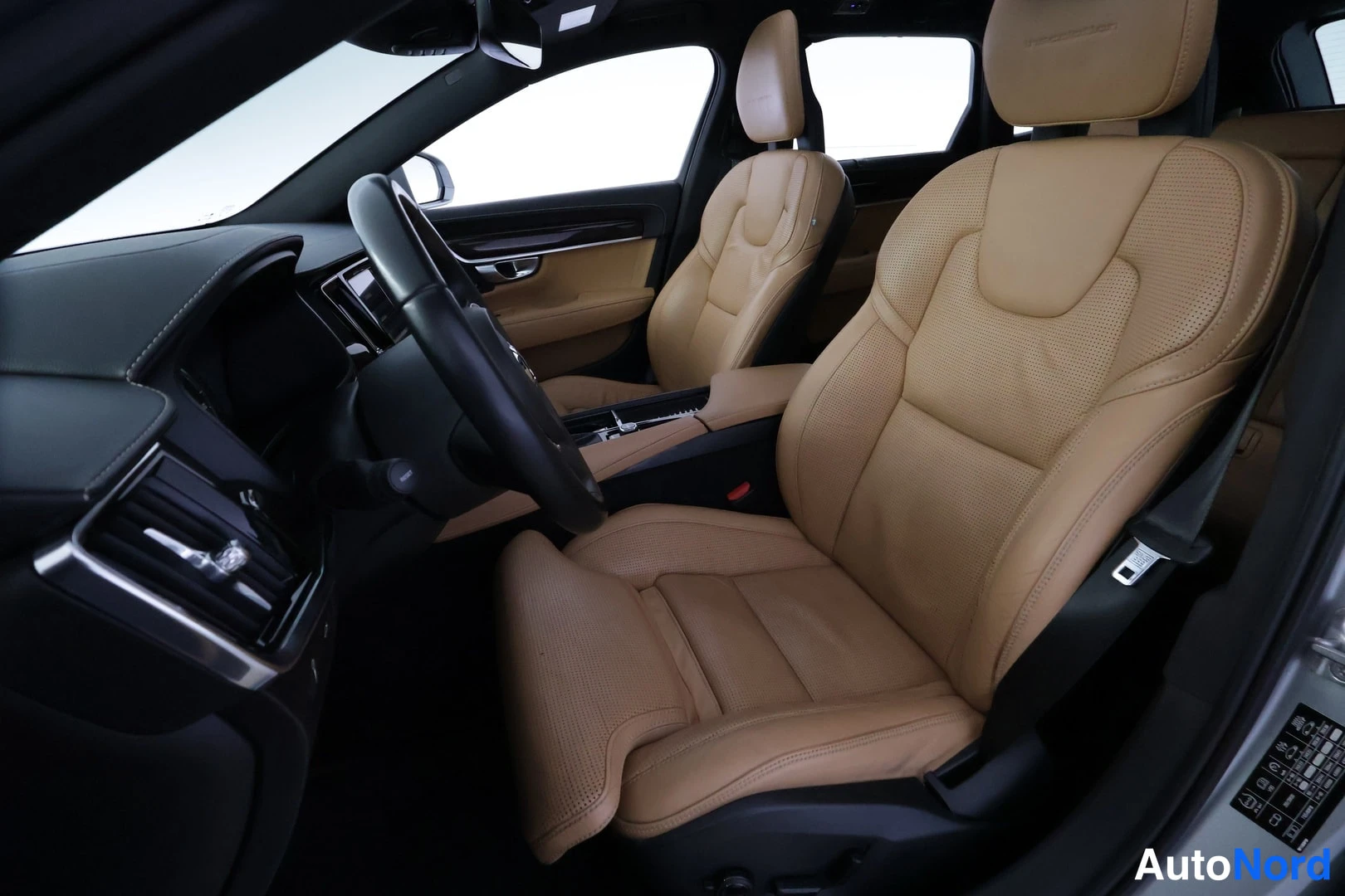 Hopea Volvo V90 2016, etuistuimet, kuva 17