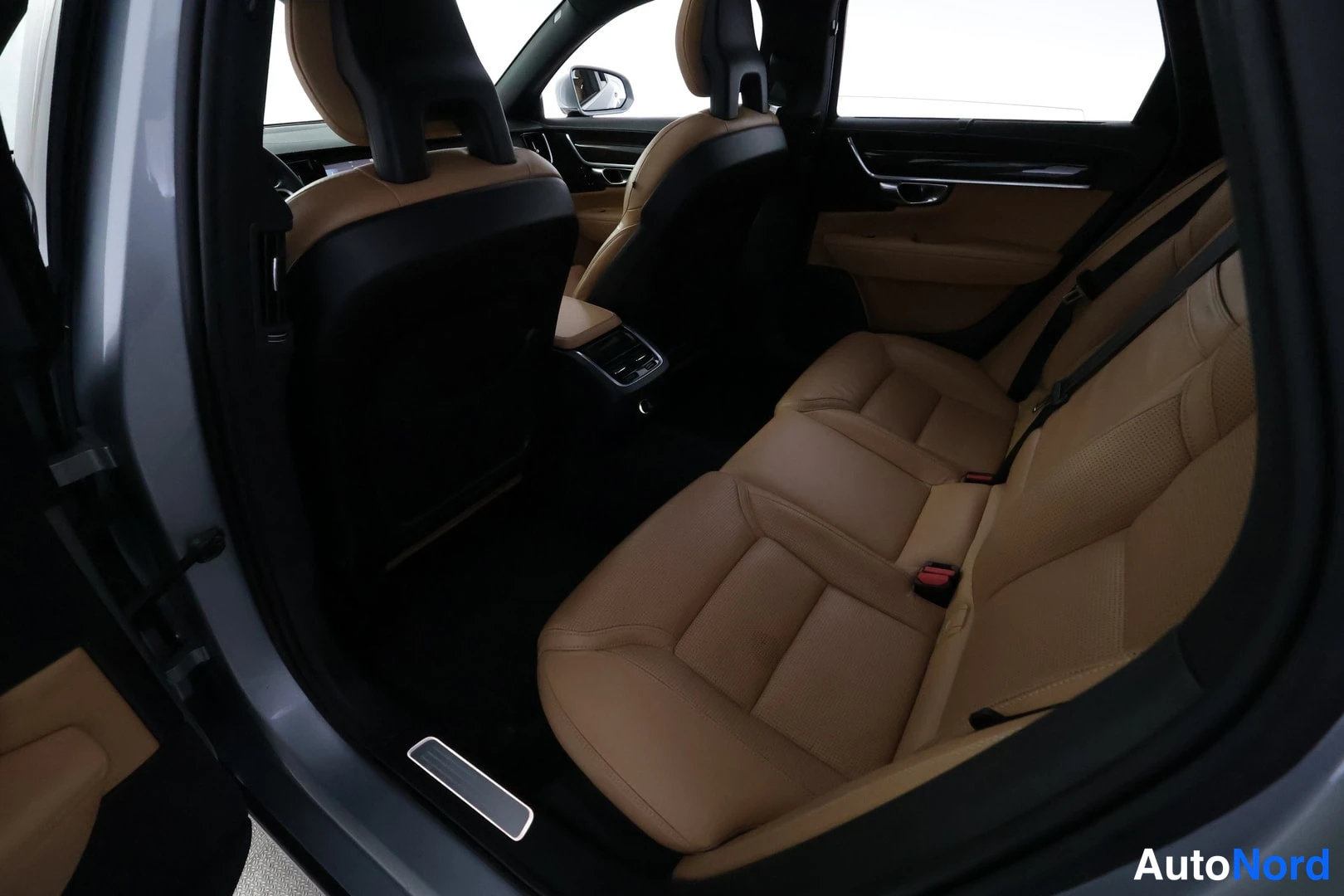 Hopea Volvo V90 2016, takaistuimet, kuva 21