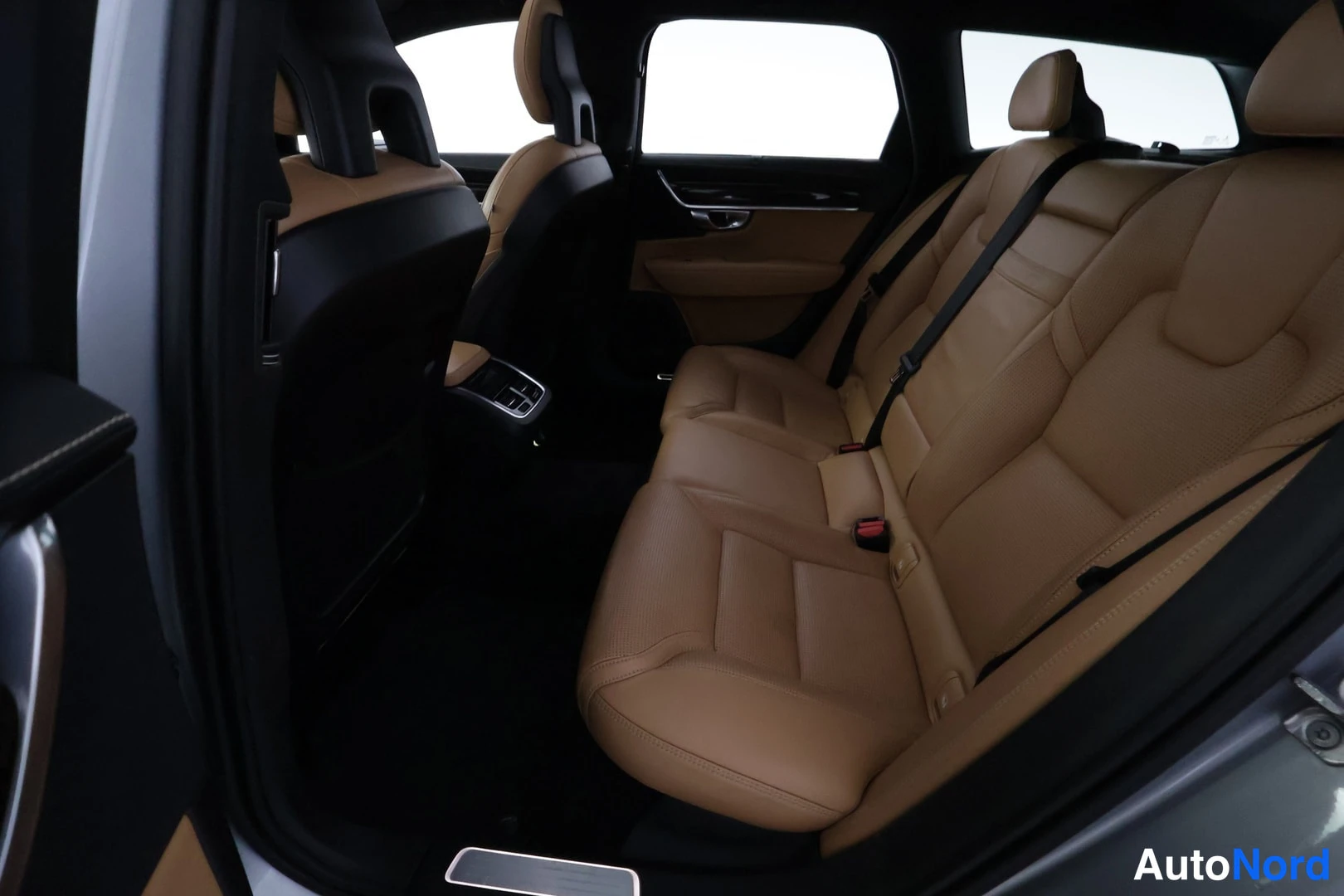Hopea Volvo V90 2016, takaistuimet, kuva 22