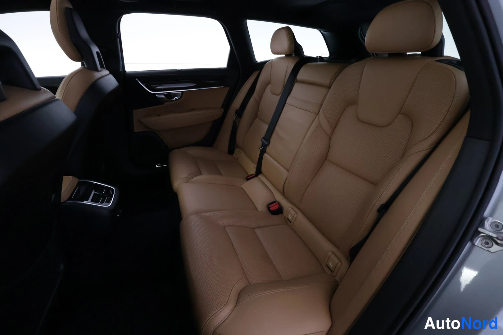 Hopea Volvo V90 2016, takaistuimet, kuva 23