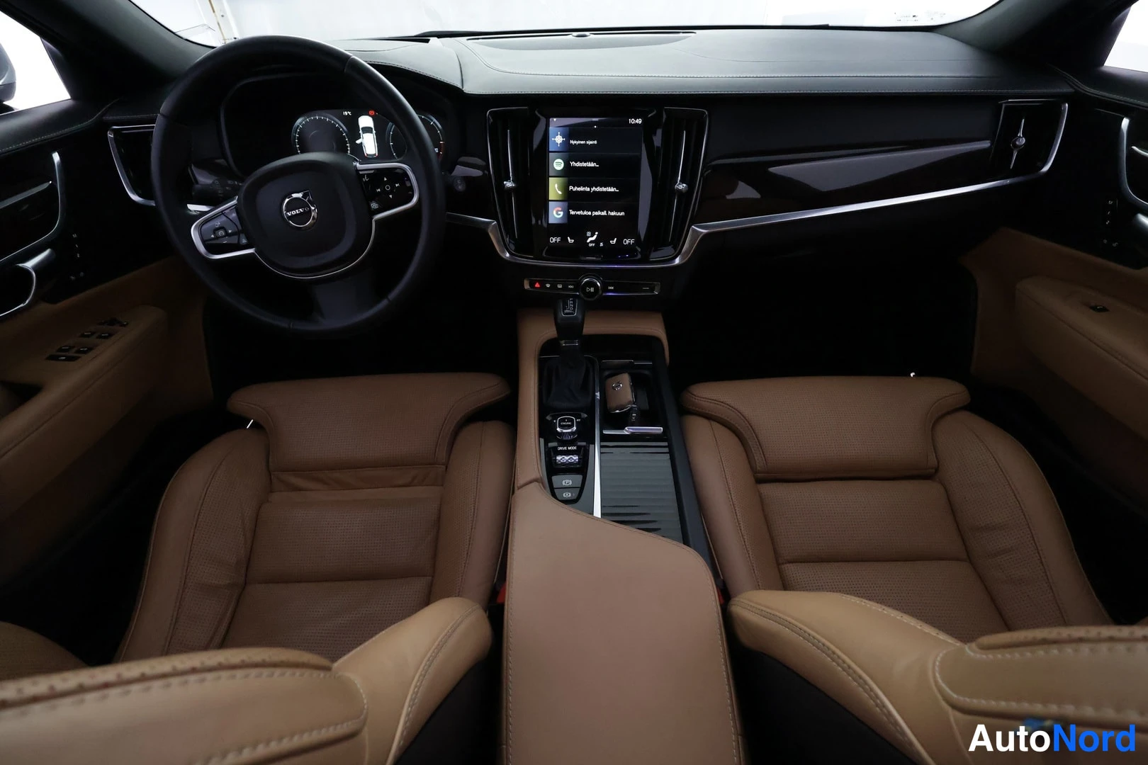 Hopea Volvo V90 2016, ohjaamo, kuva 11