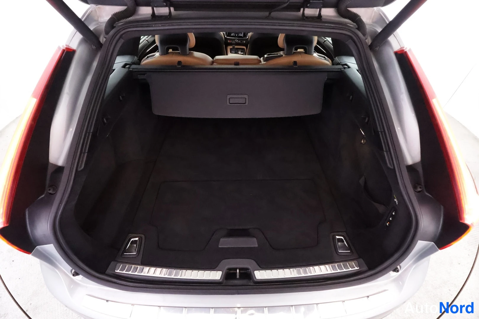 Hopea Volvo V90 2016, tavaratila, kuva 27