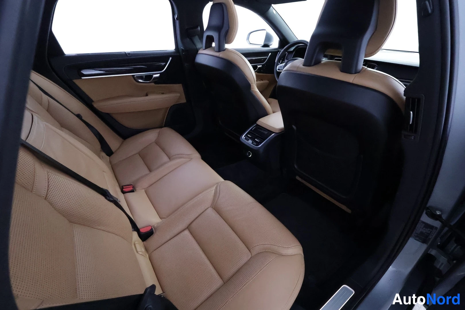 Hopea Volvo V90 2016, takaistuimet, kuva 24