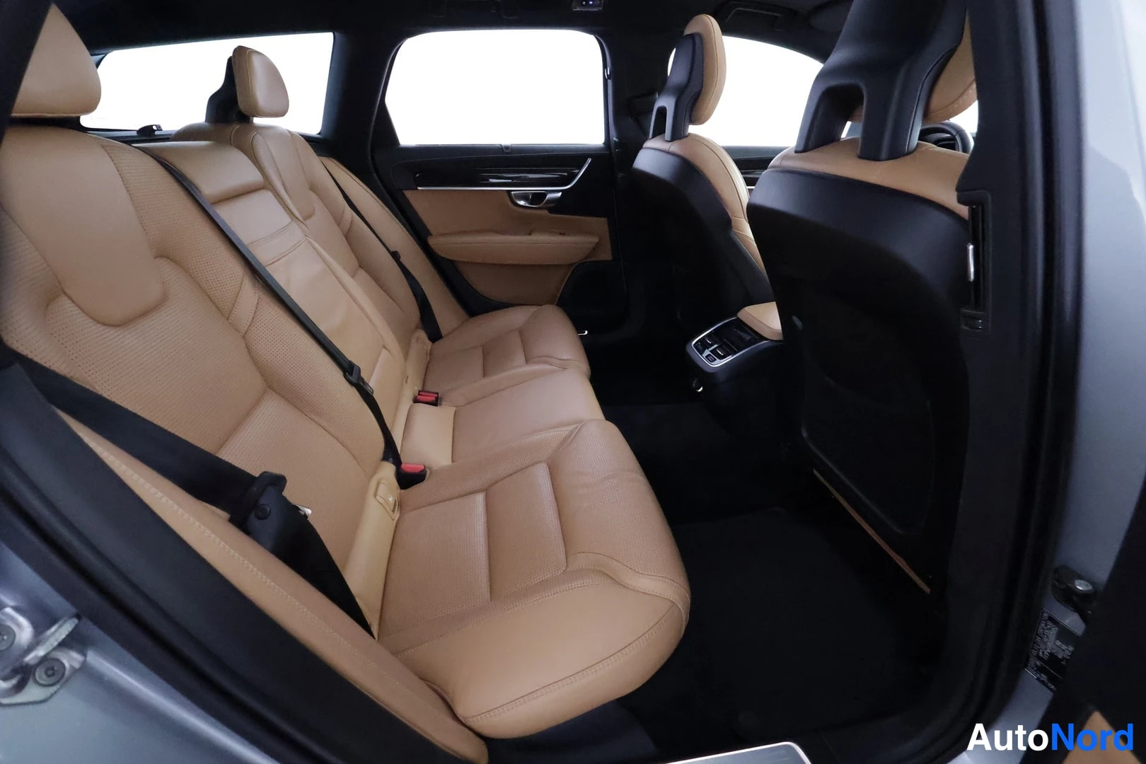 Hopea Volvo V90 2016, takaistuimet, kuva 25