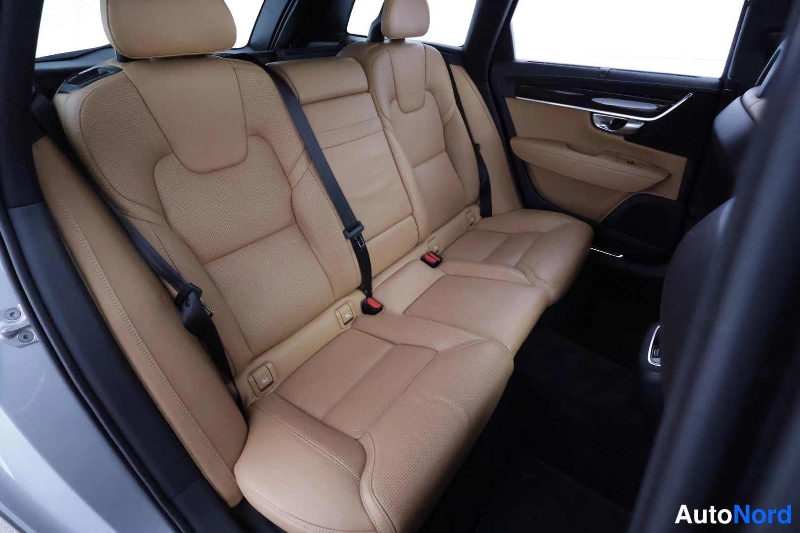 Hopea Volvo V90 2016, takaistuimet, kuva 26
