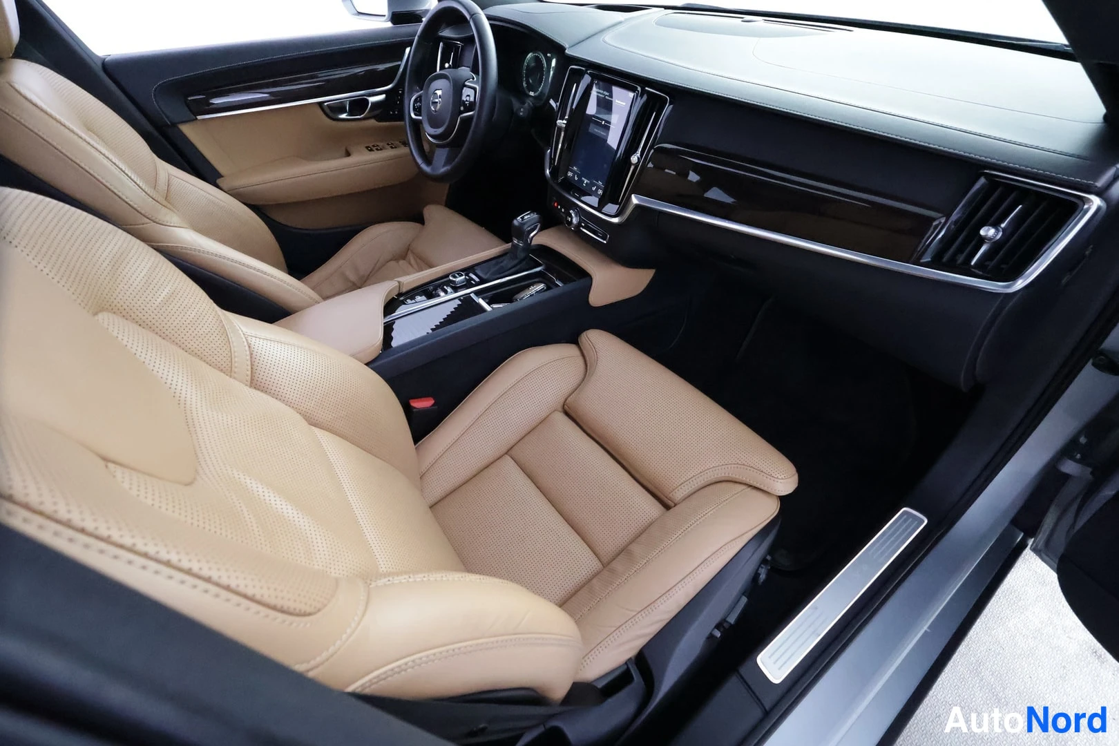 Hopea Volvo V90 2016, etuistuimet, kuva 18