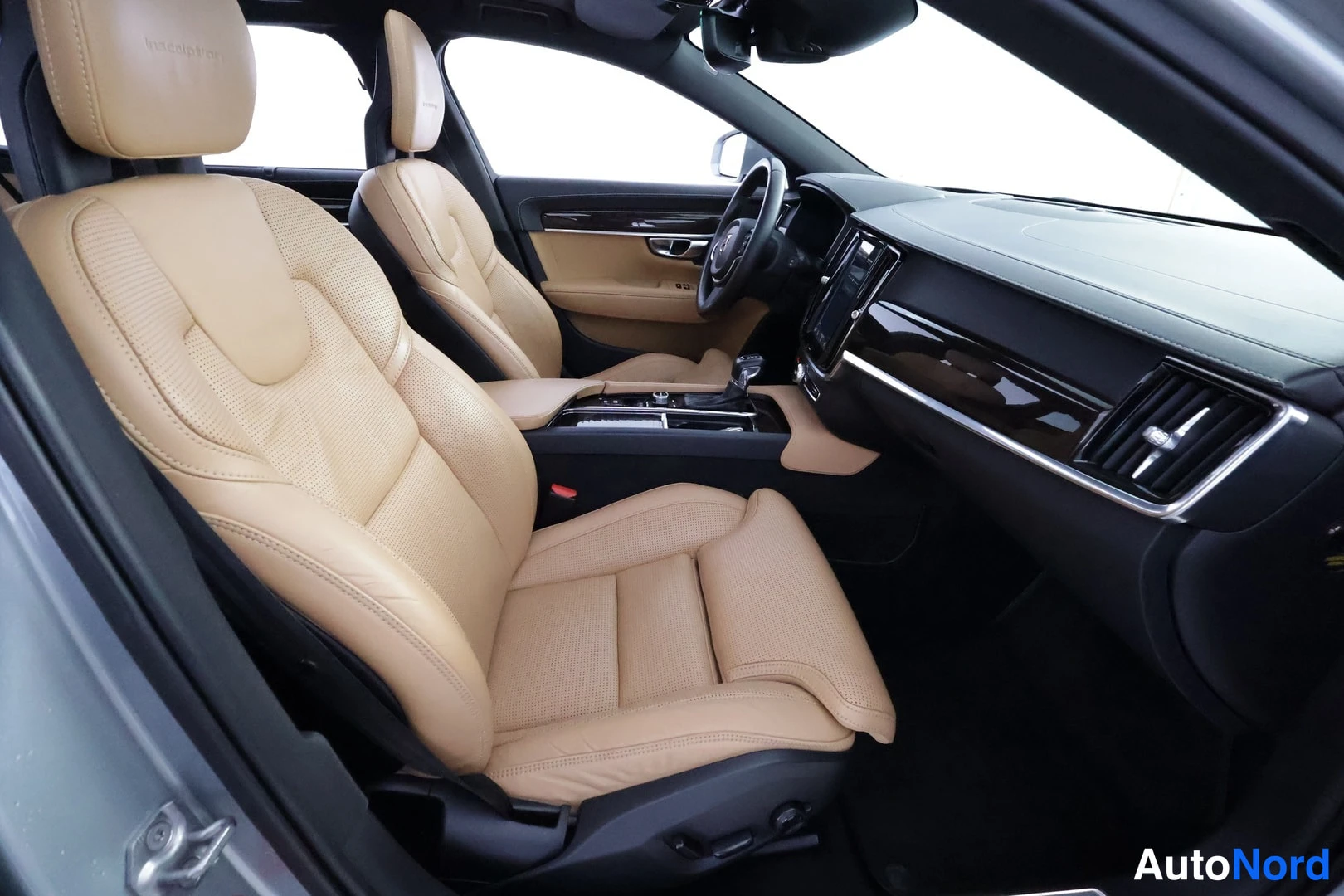 Hopea Volvo V90 2016, etuistuimet, kuva 19