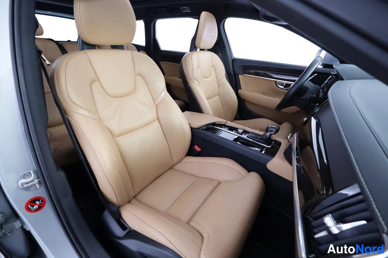 Hopea Volvo V90 2016, etuistuimet, kuva 20