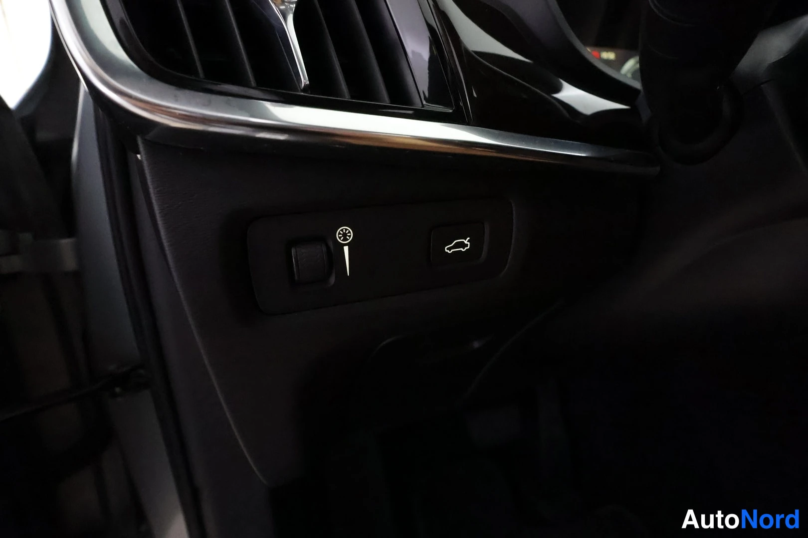Hopea Volvo V90 2016, yksityiskohta, kuva 34