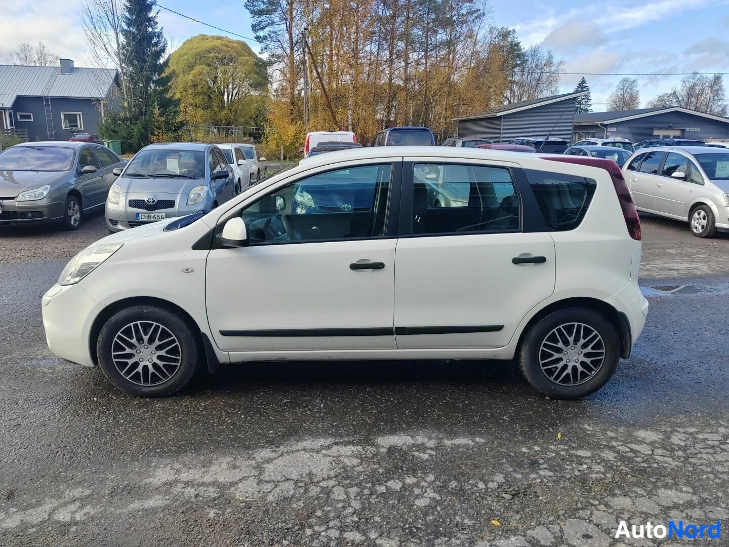 White Nissan Note 2011, side, photo 8