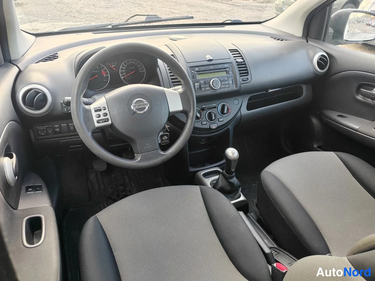 White Nissan Note 2011, photo 13