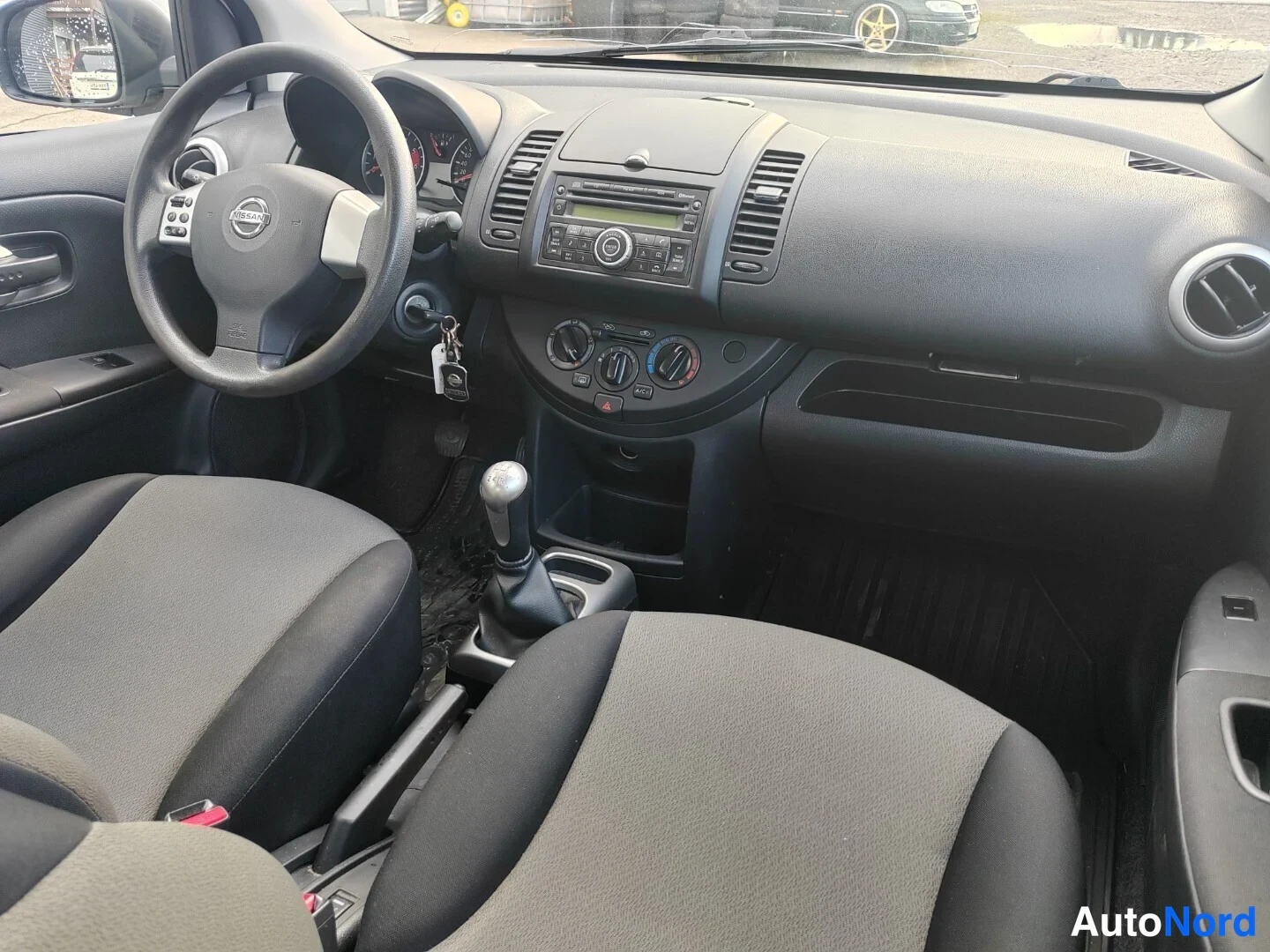White Nissan Note 2011, photo 15