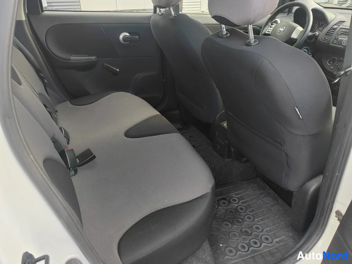 White Nissan Note 2011, photo 16