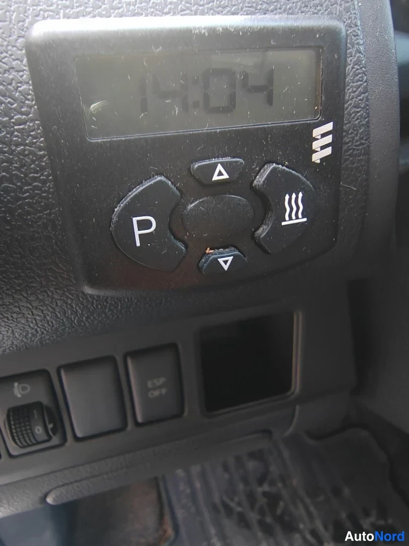 White Nissan Note 2011, front, photo 4