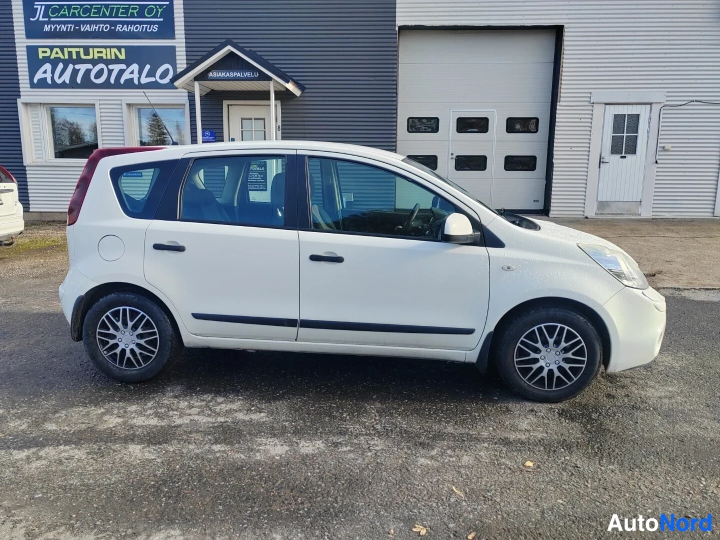 White Nissan Note 2011, side, photo 7
