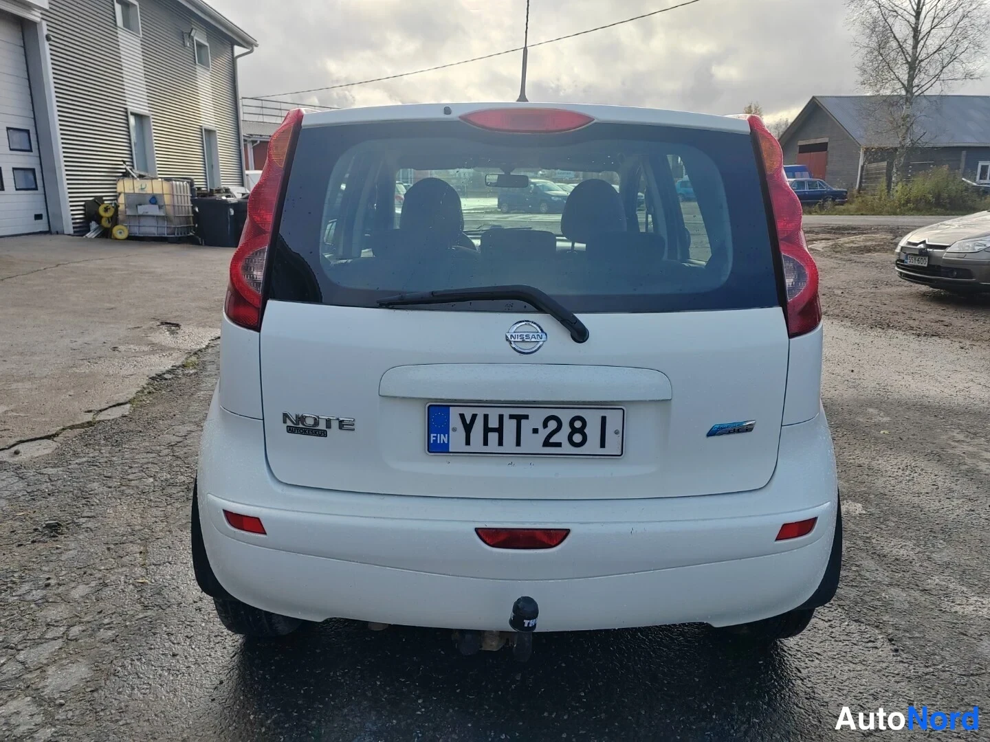 White Nissan Note 2011, rear, photo 11