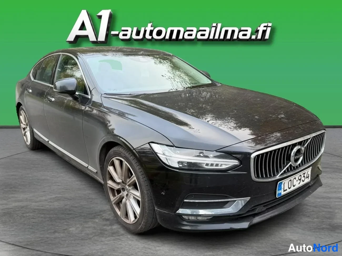 Black Volvo S90 2017, front three-quarter, nose to the right, photo 2