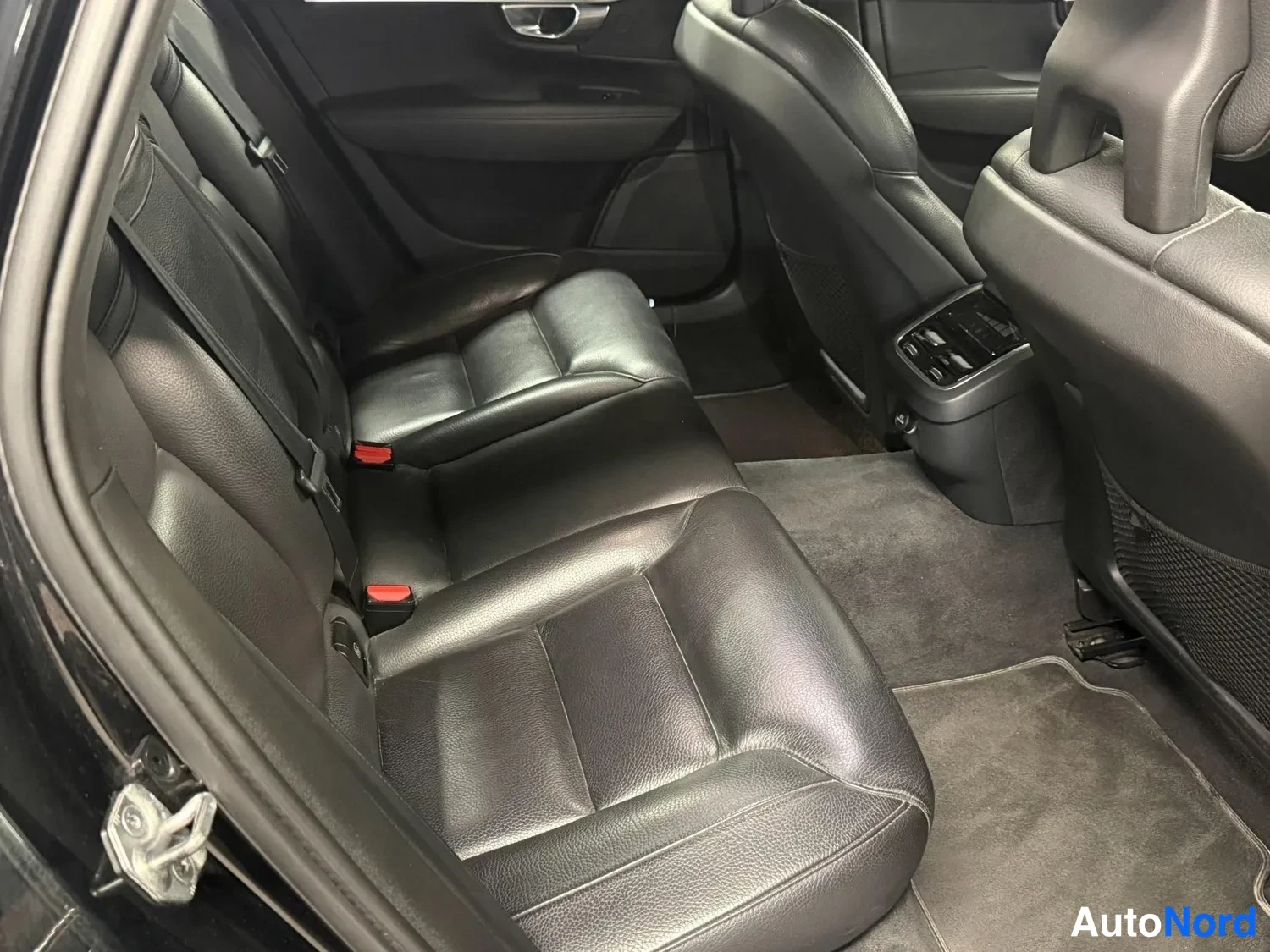 Musta Volvo S90 2017, takaistuimet, kuva 12