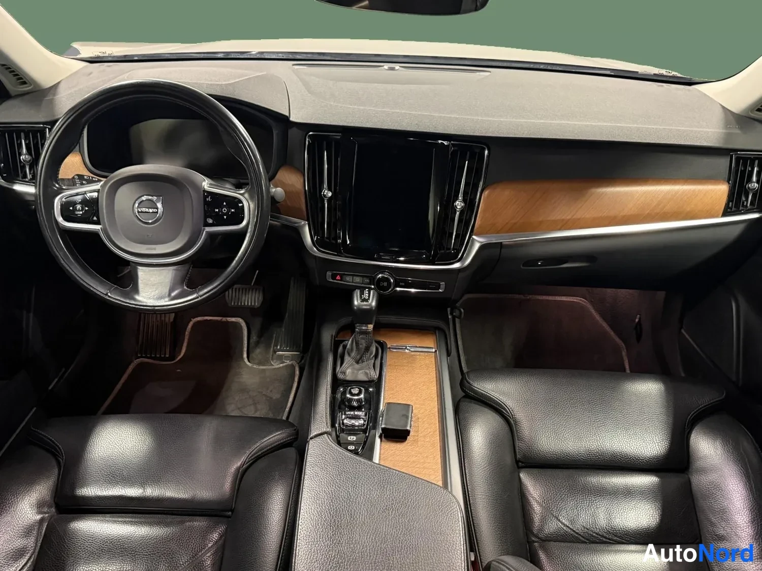 Musta Volvo S90 2017, ohjaamo, kuva 10