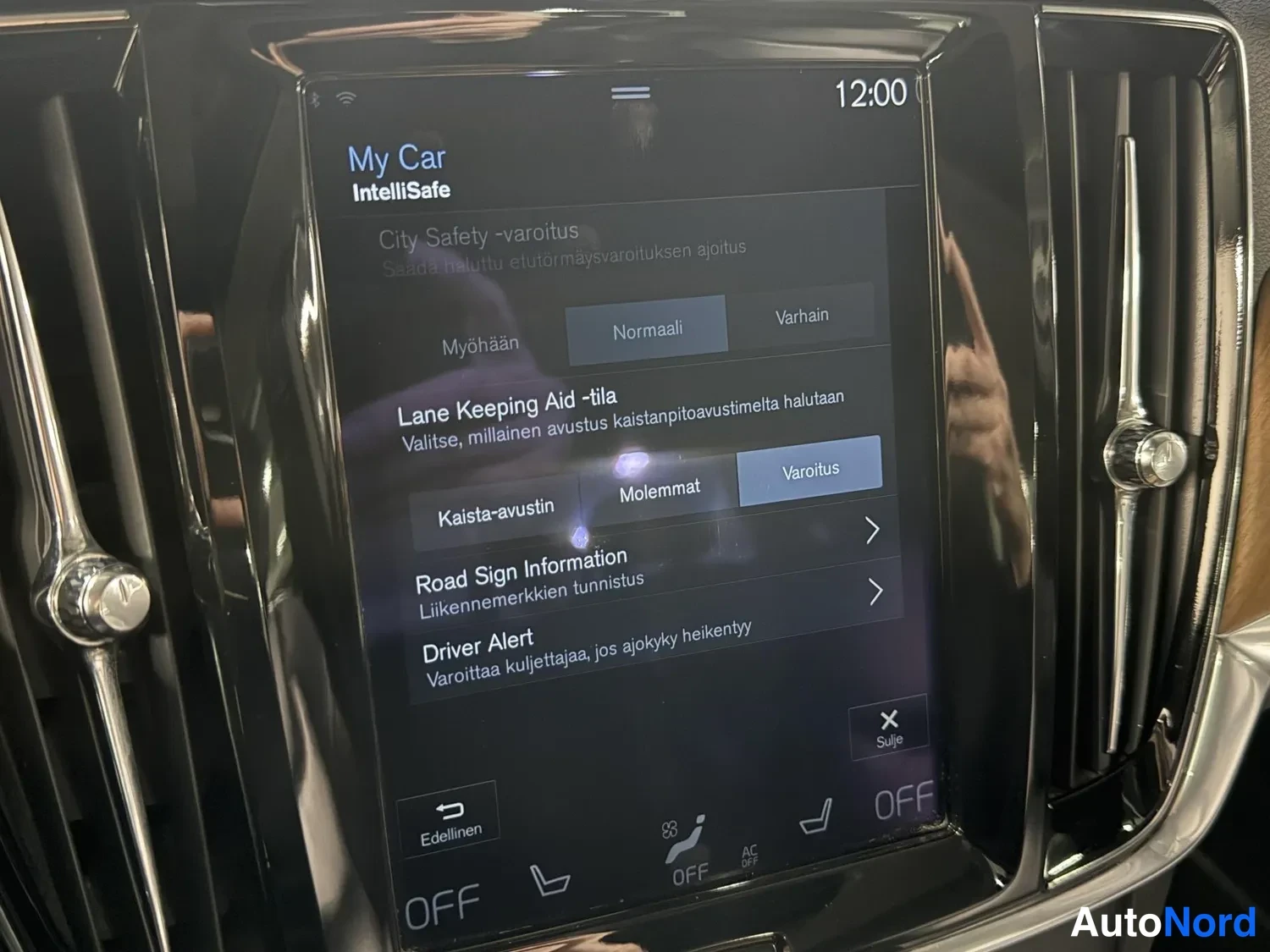 Musta Volvo S90 2017, yksityiskohta, kuva 15