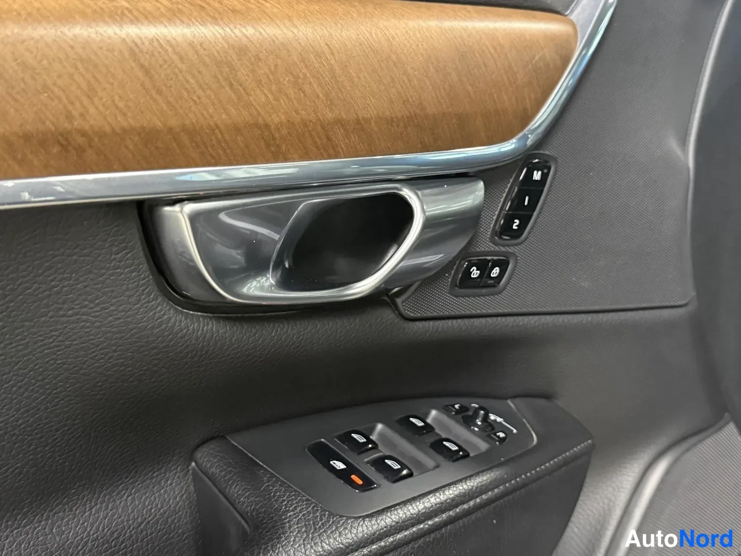 Musta Volvo S90 2017, yksityiskohta, kuva 20