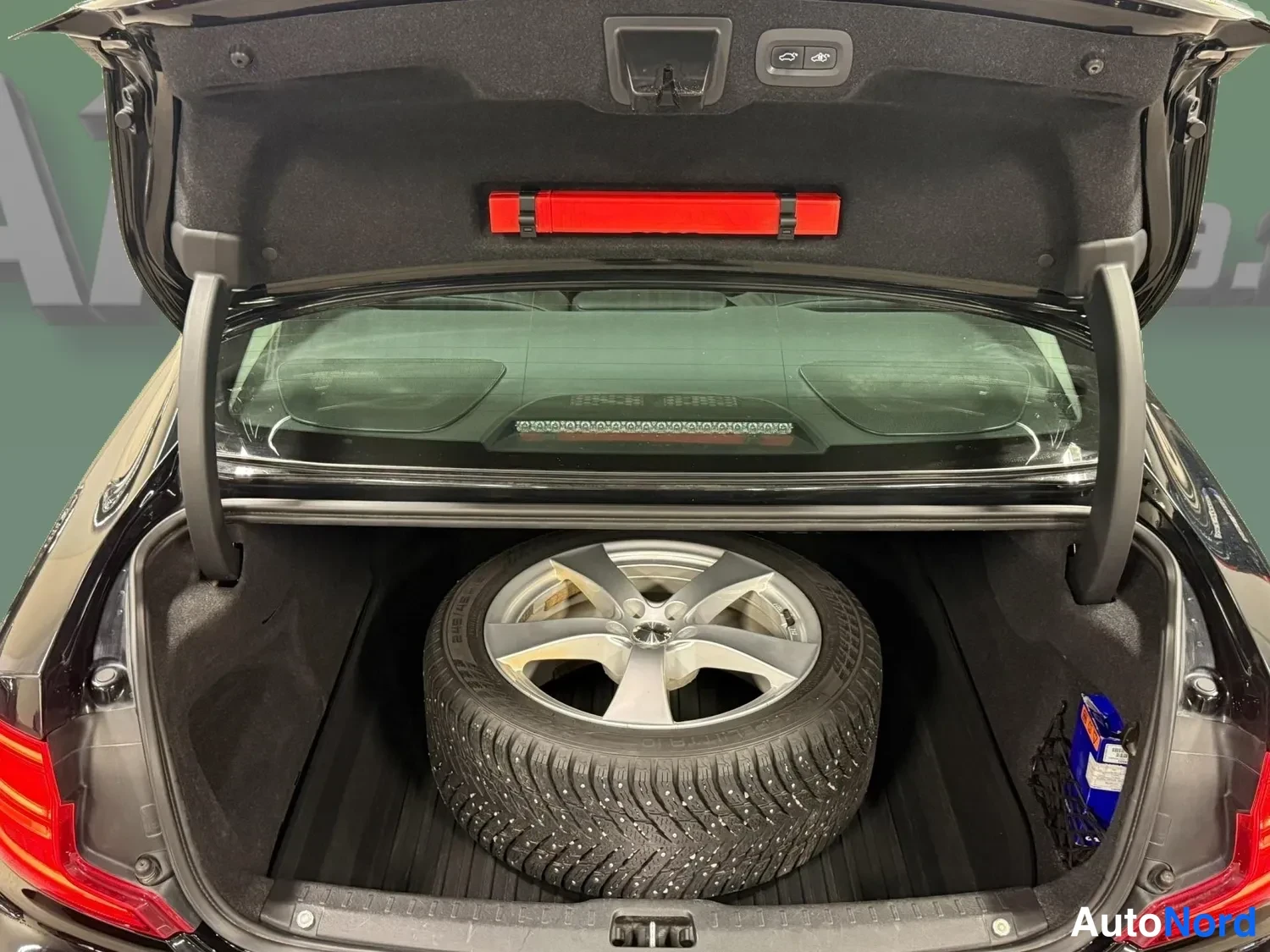 Musta Volvo S90 2017, tavaratila, kuva 13