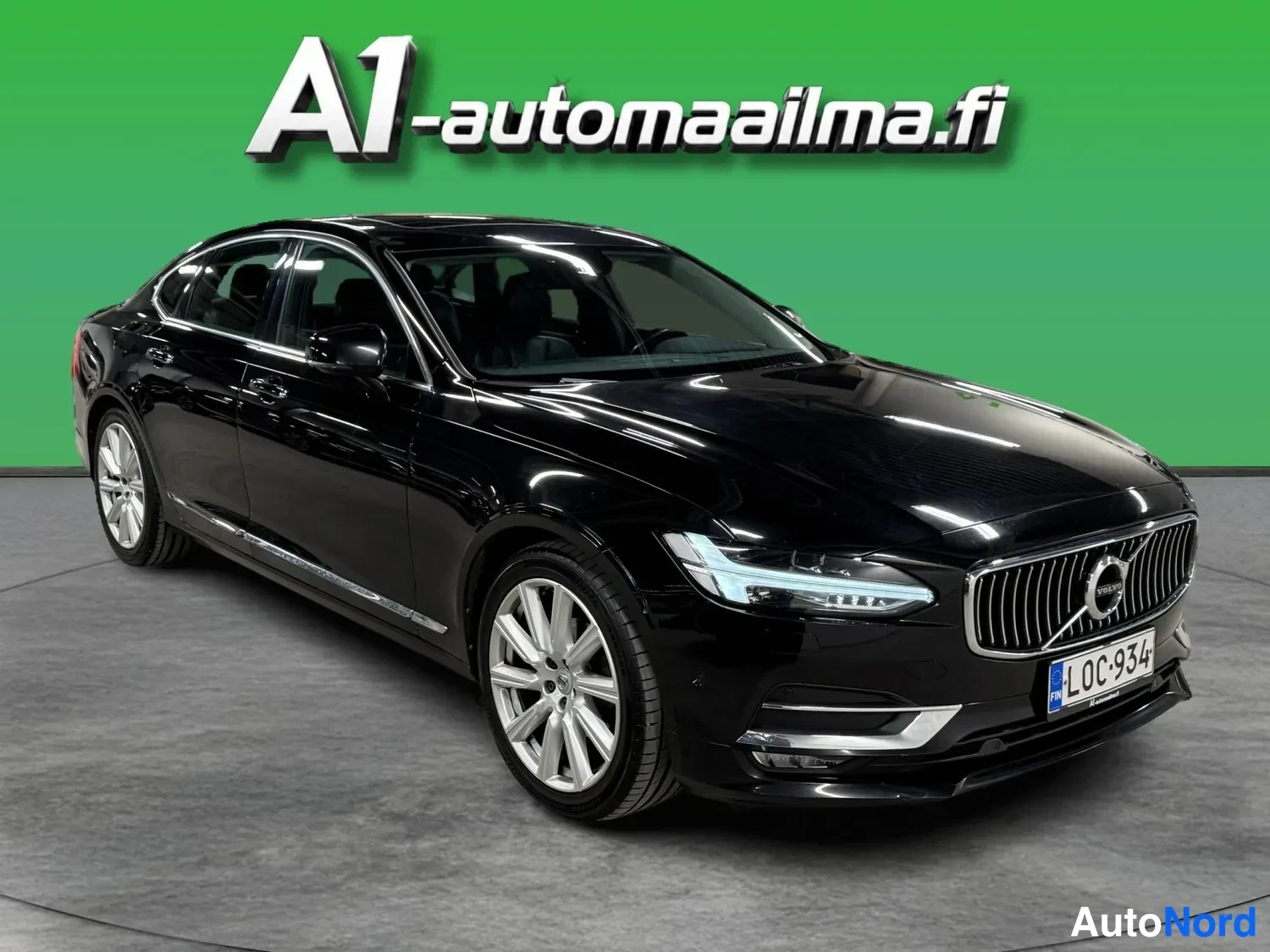 Musta Volvo S90 2017, etuviisto, keula oikealle, kuva 2
