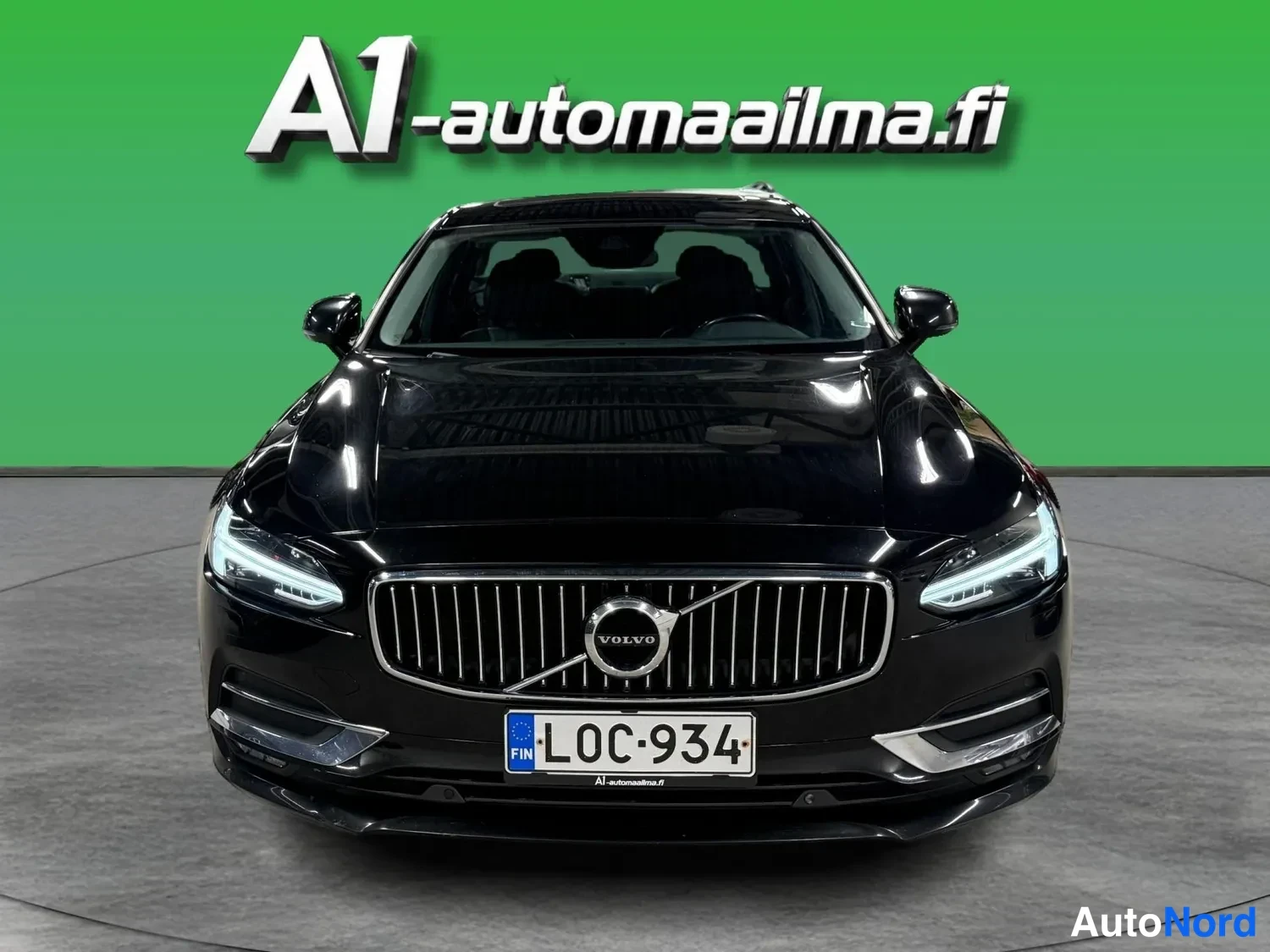 Musta Volvo S90 2017, edestä, kuva 3