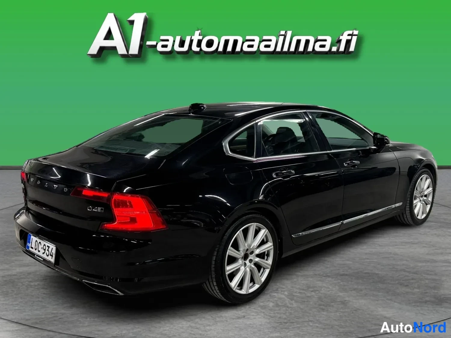Musta Volvo S90 2017, takaviisto, kuva 5