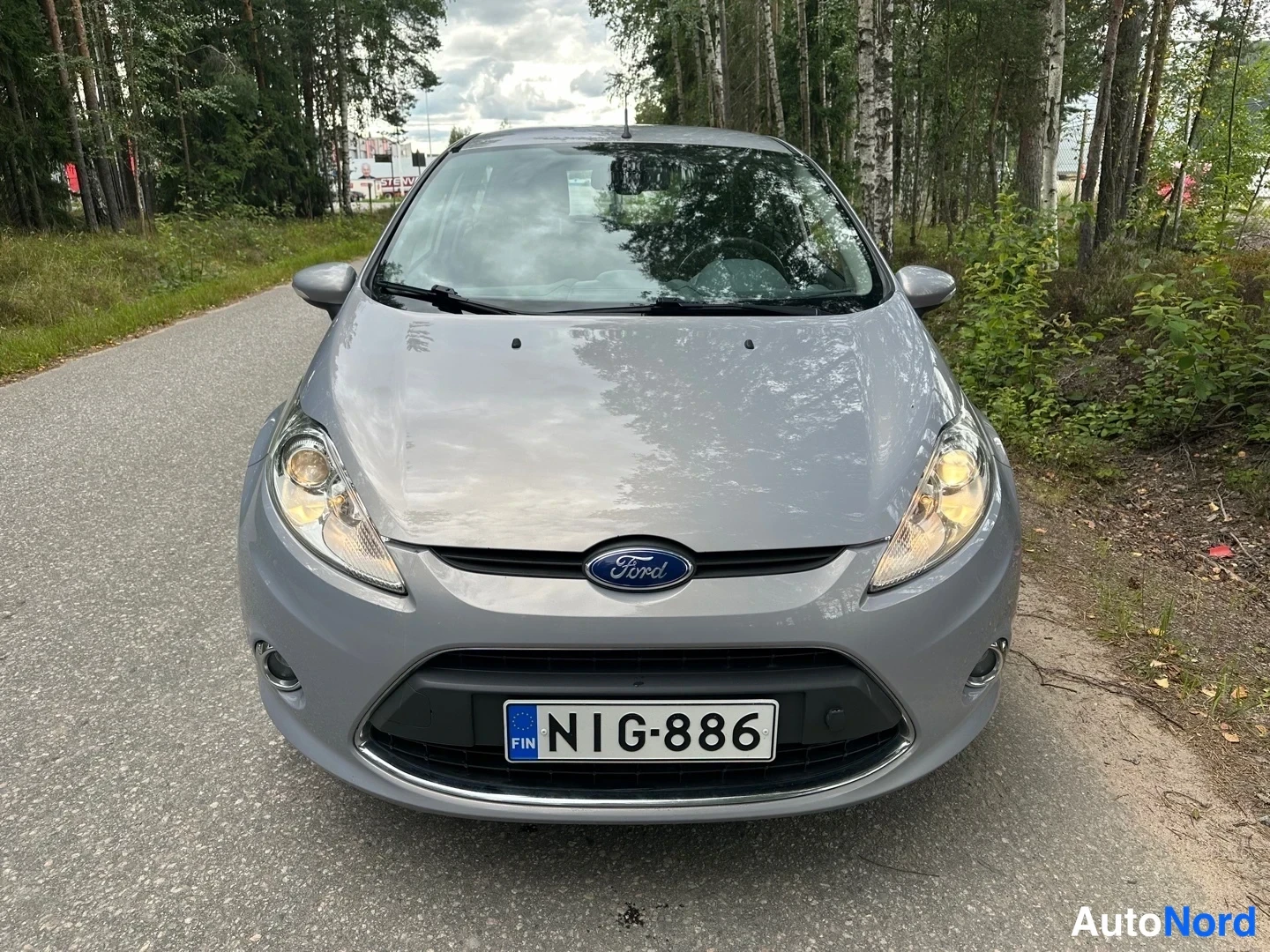 Grey Ford Fiesta 2011, front, photo 4
