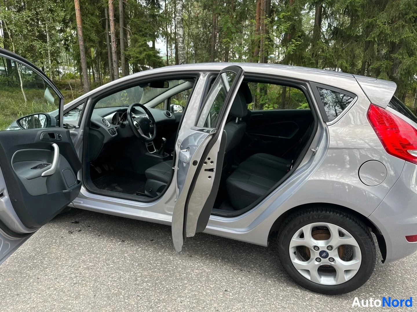 Grey Ford Fiesta 2011, rear three-quarter, photo 10
