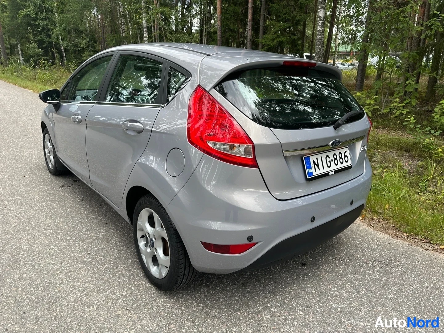 Grey Ford Fiesta 2011, rear three-quarter, photo 9