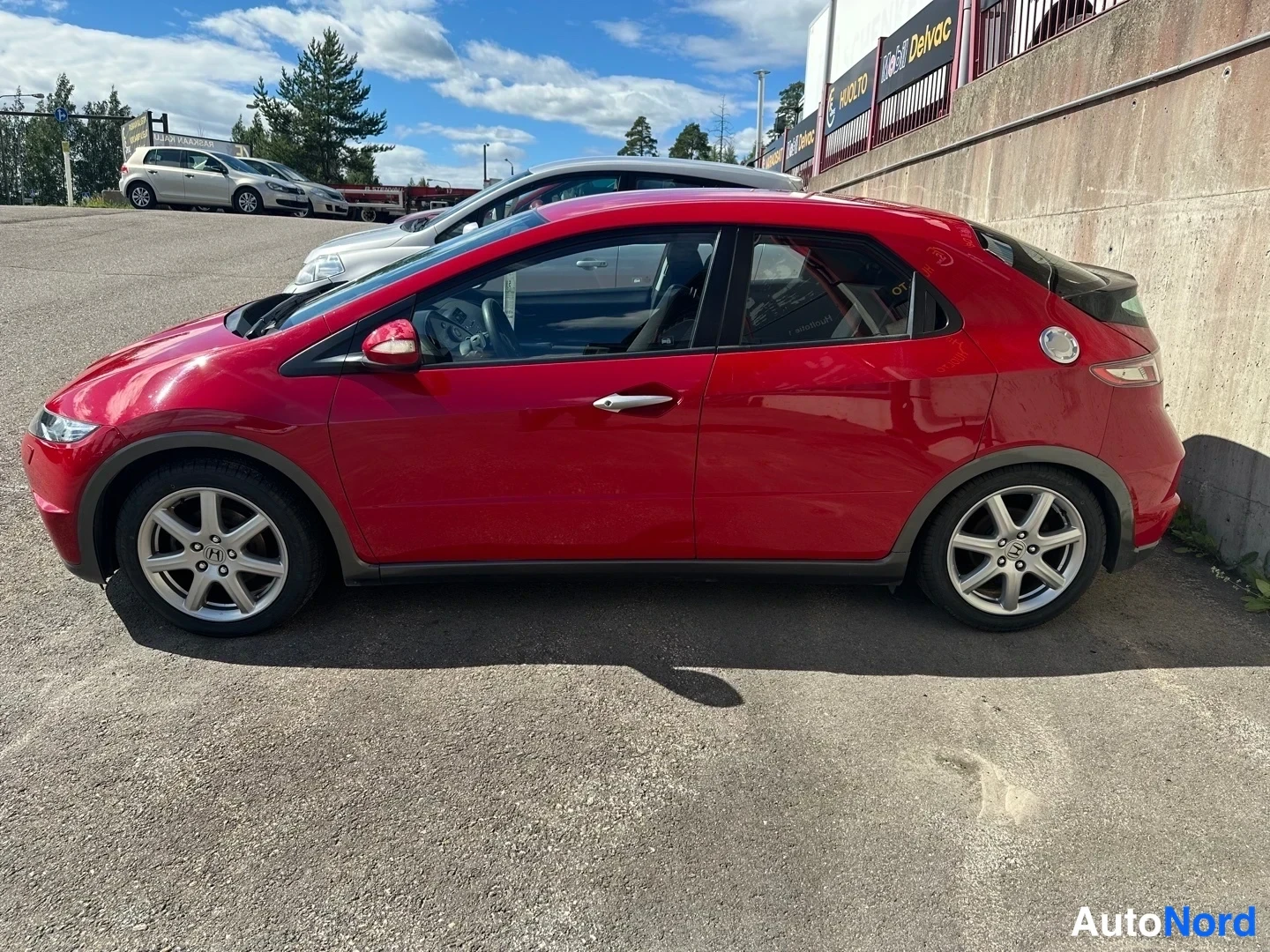 Red Honda Civic 2009, front three-quarter, nose to the left, photo 2