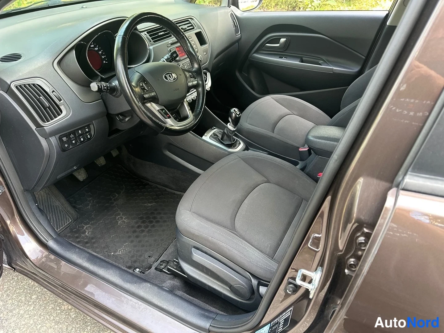Brown Kia Rio 2015, photo 14