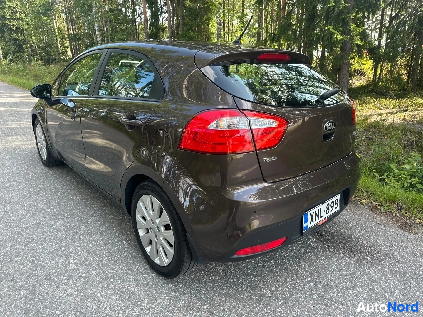 Brown Kia Rio 2015, rear three-quarter, photo 10