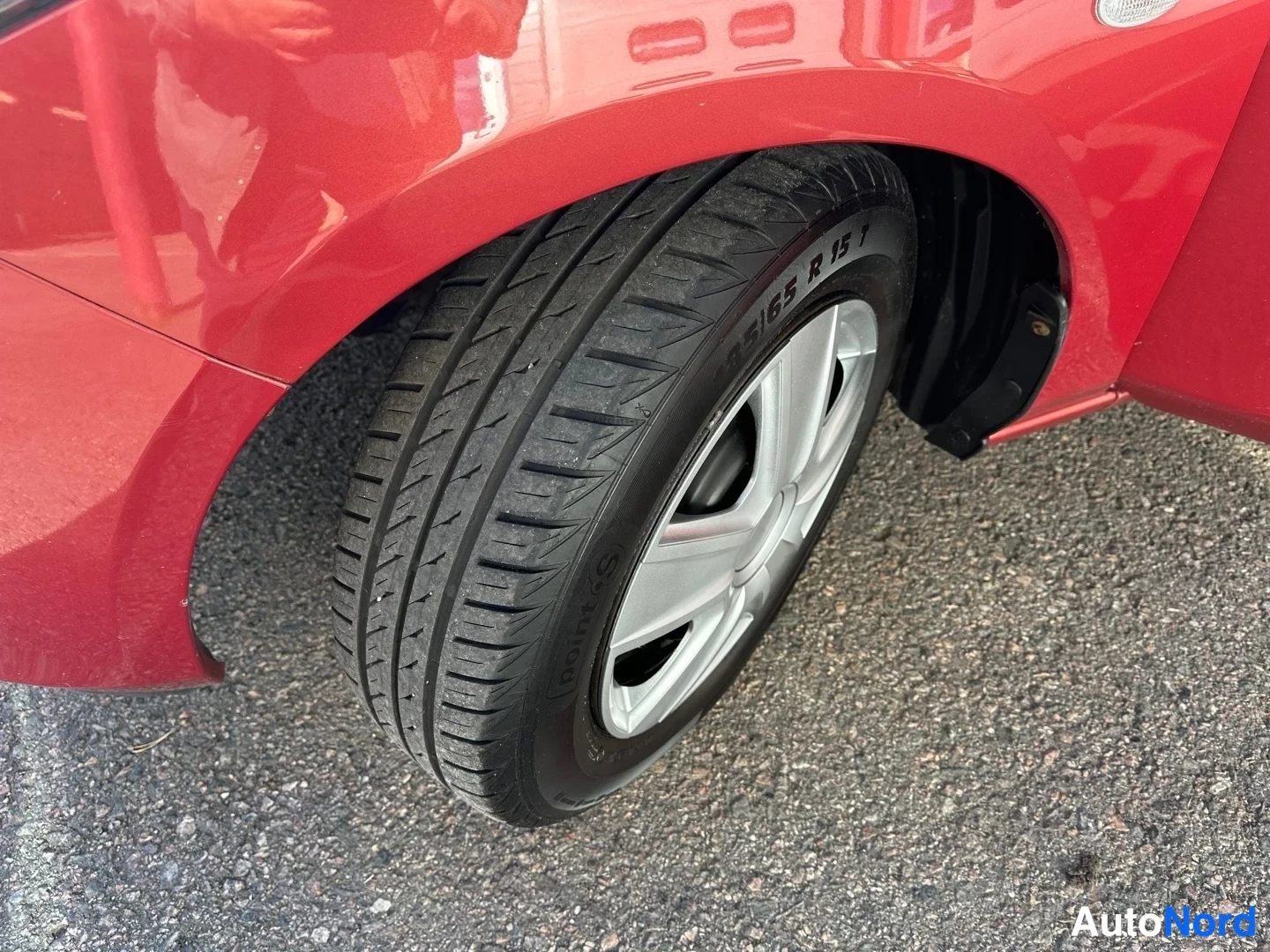 Red Mazda 2 2008, detail, photo 14