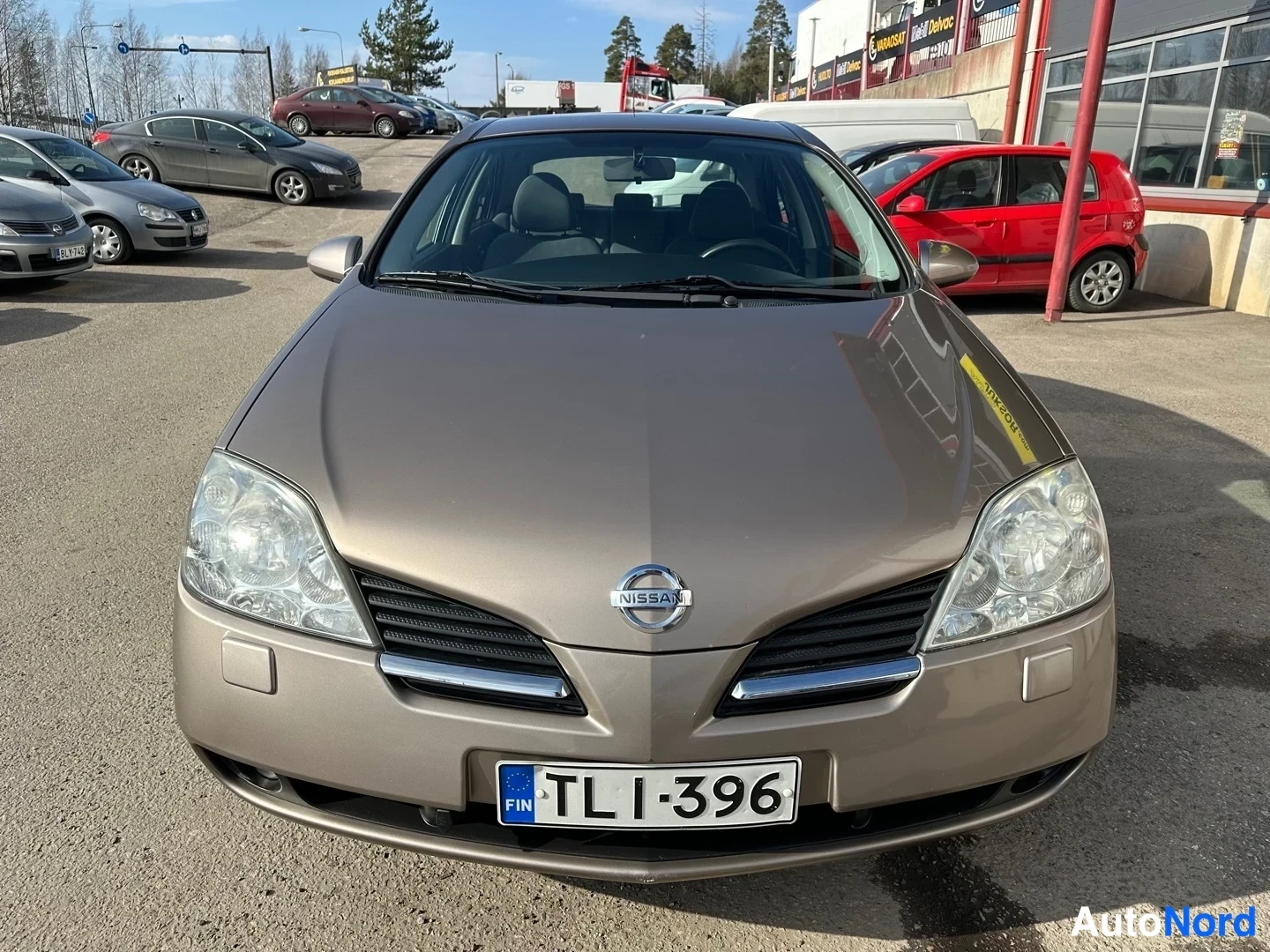 Beige Nissan Primera 2005, edestä, kuva 3
