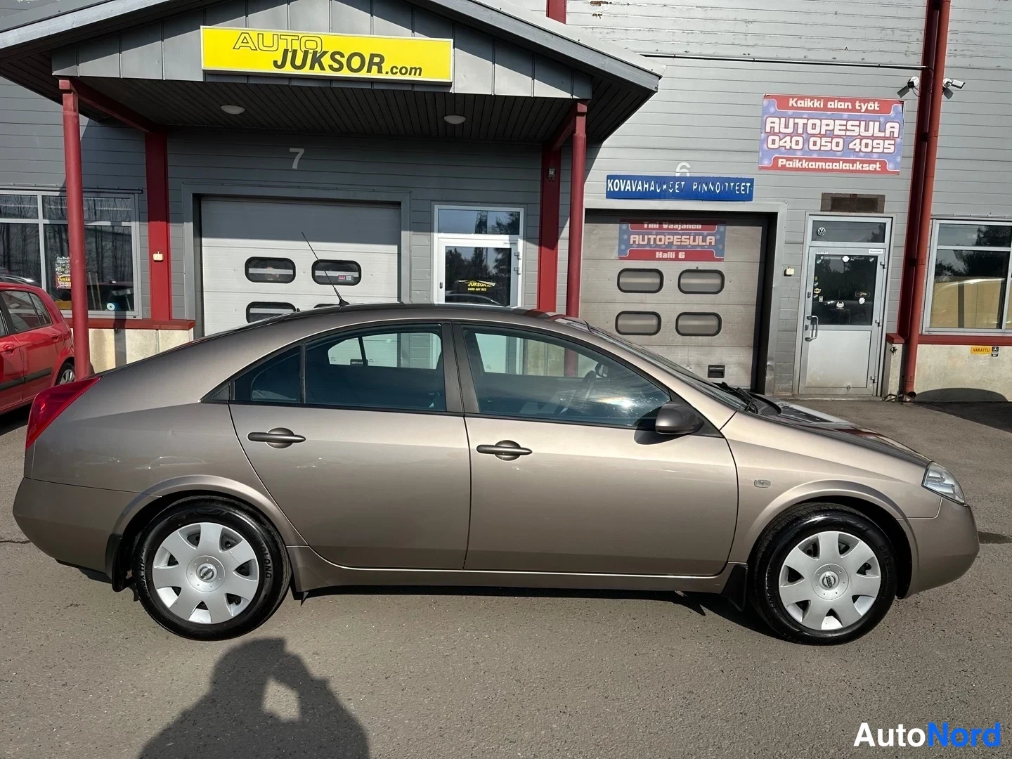 Beige Nissan Primera 2005, sivulta, kuva 4
