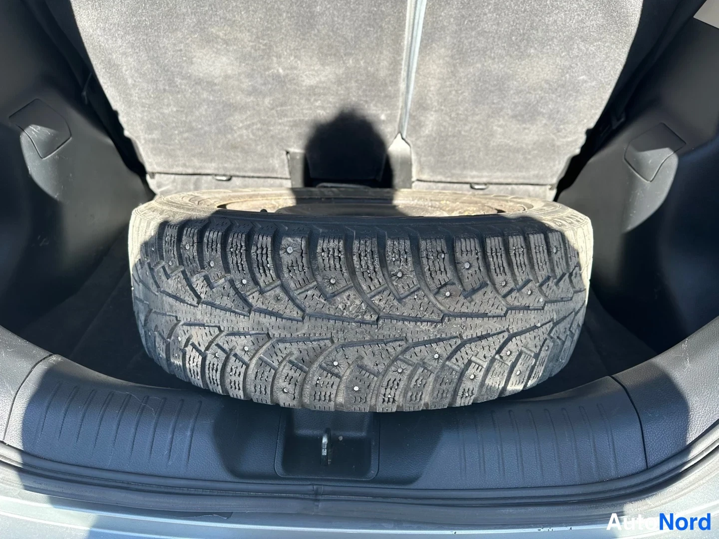 Grey Nissan Tiida 2008, front, photo 7