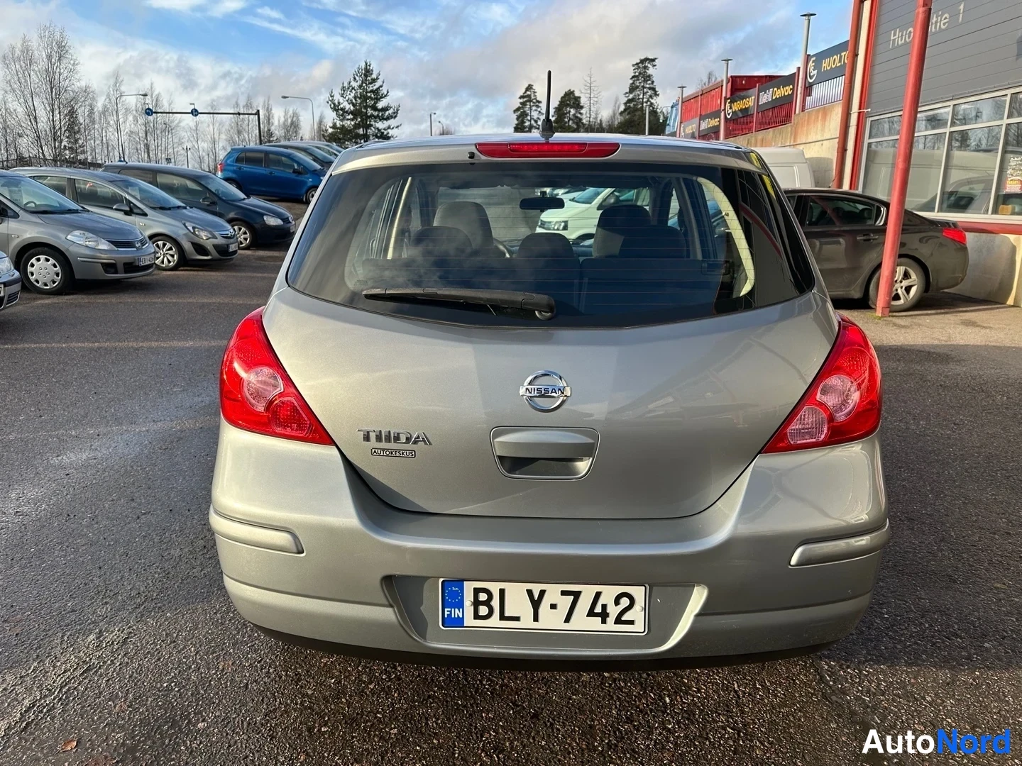 Grey Nissan Tiida 2008, rear, photo 11