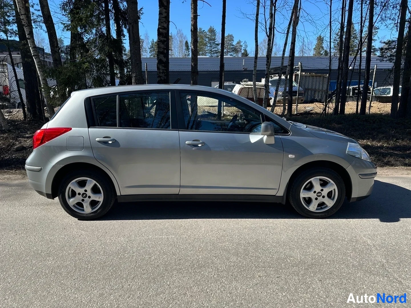 Grey Nissan Tiida 2008, side, photo 8
