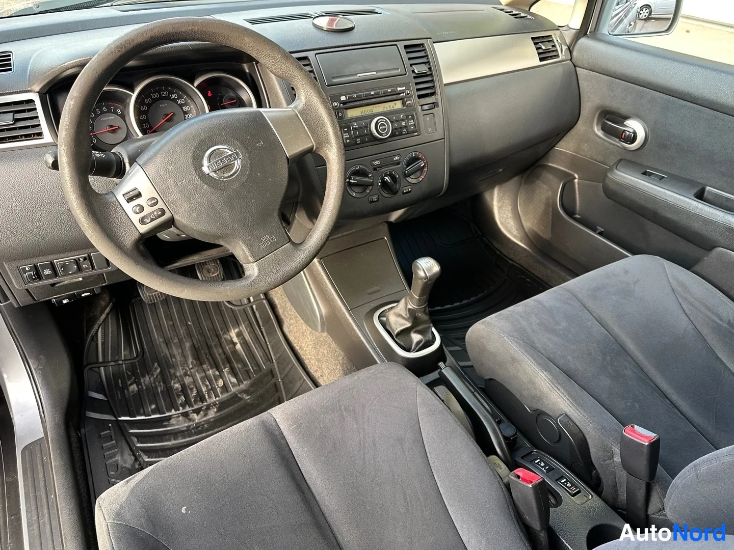 Grey Nissan Tiida 2008, front, photo 6