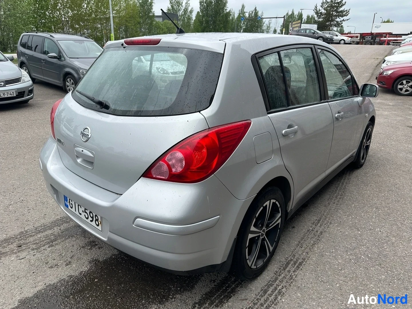 Grey Nissan Tiida 2008, rear three-quarter, photo 8