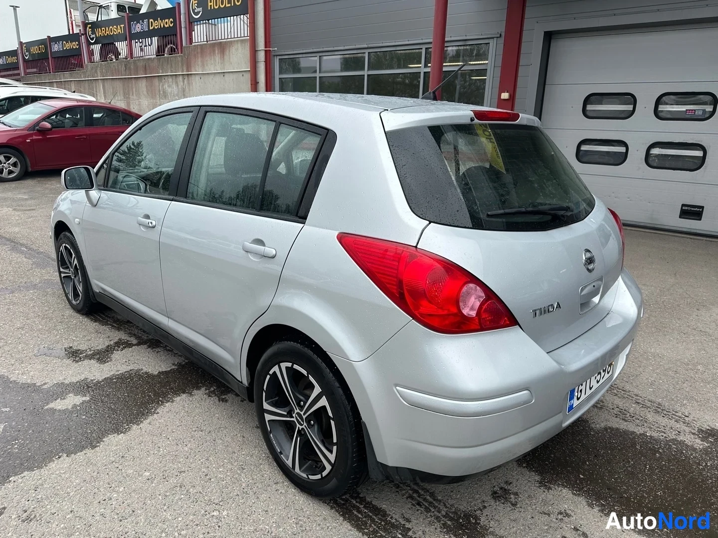 Grey Nissan Tiida 2008, rear three-quarter, photo 9