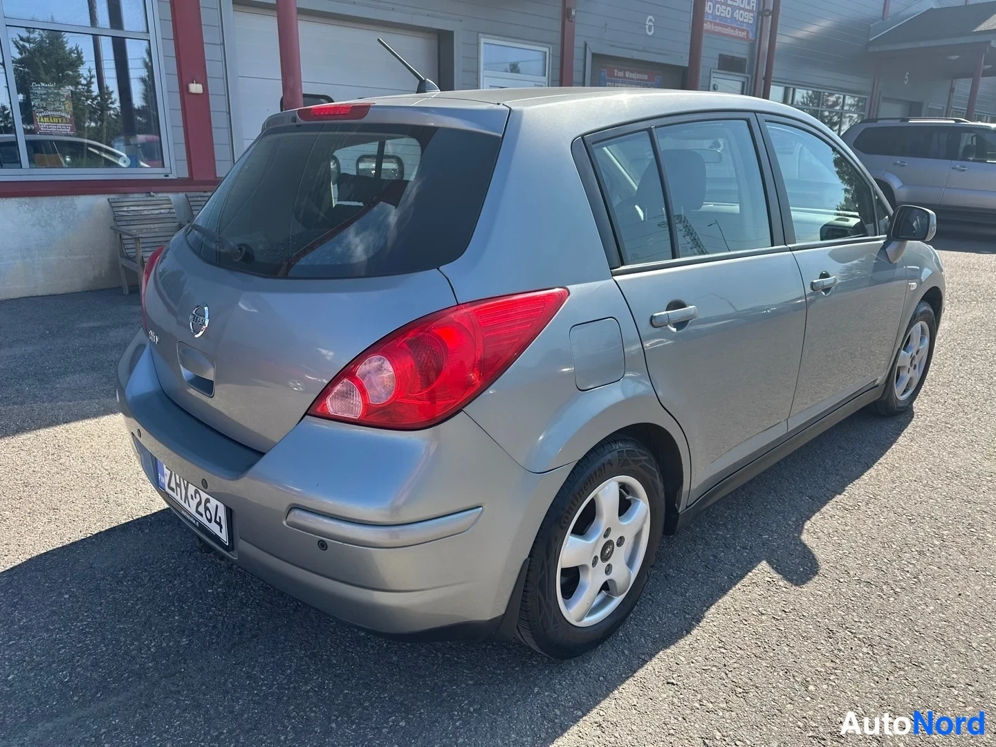 Grey Nissan Tiida 2010, rear three-quarter, photo 7