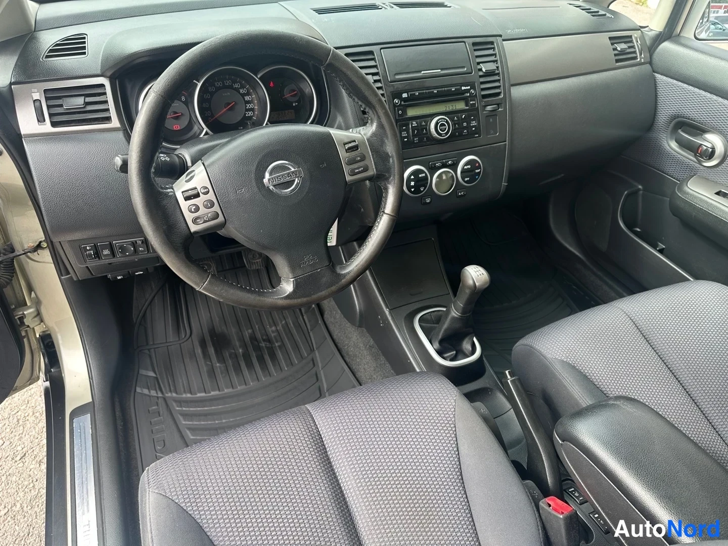 Beige Nissan Tiida 2007, detail, photo 13