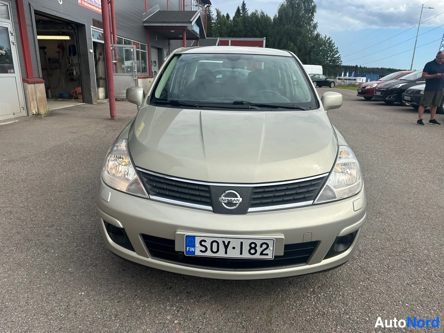 Beige Nissan Tiida 2007, front, photo 4